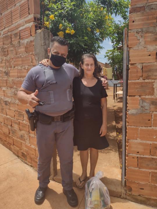 Foto 12 de 31 — Campanha Natal Solidário entrega 250 cestas básicas em Américo Brasiliense